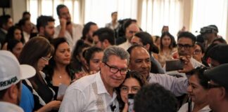 Monreal destaca su experiencia y se postula como la mejor opción para impulsar el desarrollo de México .