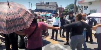 Usan a la fuerza pública para evitar bloqueo de calles en Banderilla por falta de agua.