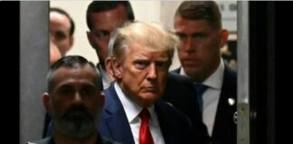 Donald Trump bajo arresto por retener y ocultar documentos clasificados .