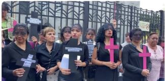Mujeres presentan amparos por cancelación de NOM y piden juicio contra López-Gatell