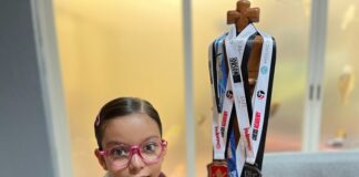 Pequeña de 7 años sigue obteniendo éxitos en el ajedrez .