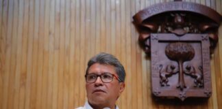 Uso de espectaculares debe ser regulado por Morena para cancelar inequidad: Ricardo Monreal