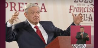 AMLO condena al Secretario de gobierno Eric Cisneros por tapizar de propaganda Veracruz .