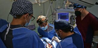 Restauran médicos del Hospital Papantla de IMSS-Bienestar paladar hendido a paciente pediátrico .m