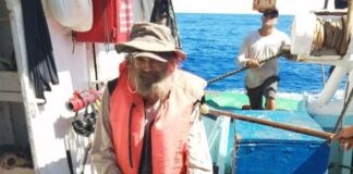 Naufragó tres meses y barco atunero de México lo rescató con su mascota