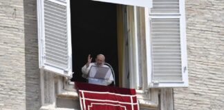 Papa Francisco ora por liberar a la humanidad del flagelo de la guerra.