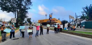 Vecinos de Col Rafael Lucio cierran Lázaro Cardenas en demanda de agua potable #Xalapa