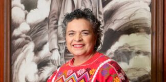 “Seguiré. Con enorme entusiasmo, con firmeza”, afirma Beatriz Paredes  .