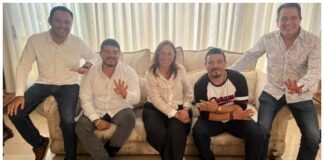 Claudia y sus operadores veracruzanos .