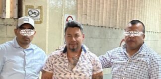 Capturan al Tiburón Medina cuya expresión facial exhibe a autoridades.