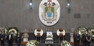 A puerta cerrada rinden homenaje póstumo al Secretario de Salud de Veracruz Gerardo Díaz Morales