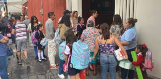 Regresan más de dos millones de estudiantes a las aulas en Veracruz .