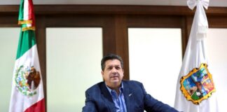 Francisco Cabeza de Vaca amenaza de acciones legales a periodista .