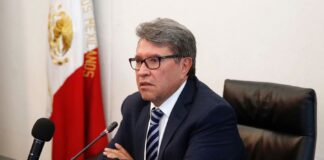 Ricardo Monreal denuncia usurpación de funciones de la SCJN en resolución de INAI