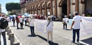 Jubilados y pensionados cerrarán centro histórico de Xalapa cada semana hasta obtener su pago