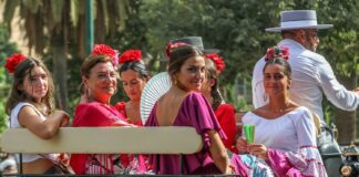 Málaga celebra su Feria con diversas actividades para todas las edades .