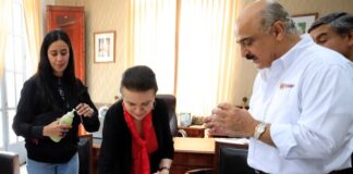 Atiende Alcalde Ricardo Ahued a emprendedora .