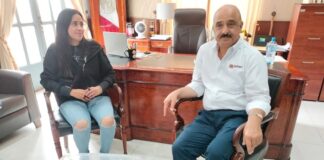 Ricardo Ahued le compra 300 pambazos tras ser hostigada por inspectores