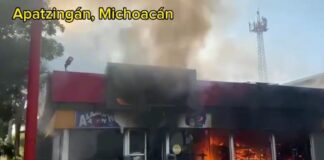 Comandos Paramilitares incendian Tiendas OXXO en #Apatzingan y otros sitios en #Michoacán