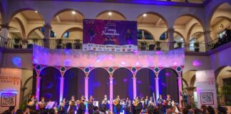 Engalanan Tunas Internacionales Palacio Municipal de Xalapa.