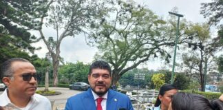 Zenyazen pide a UV base de datos de 22 mil alumnas y alumnos rechazados.