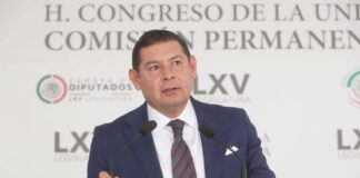 Discusión sobre educación no debe reducirse a libros de texto, considera Alejandro Armenta .