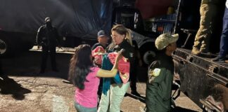 Localizan en trailer a 231 migrantes, en su mayoría mujeres y niños en Puebla.