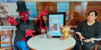 A disfrazarse del hombre araña en beneficio de albergues de animales.