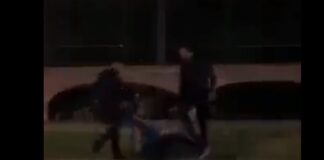 Otra vez Puebla: cadeneros del bar Polanquito golpean a joven en el suelo.