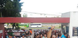 Se levantan docentes indígenas en Veracruz contra director Marcelo Tepole .