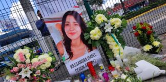 Estudiantes en Xalapa Veracruz exigen justicia por Kassandra Isabel cerrando calles.