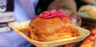 Continúa el Festival del Pambazo en el parque Juárez en Xalapa.