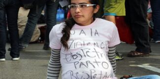 En México cada día mueren 2 mujeres por causas relacionadas con la atención obstétrica .