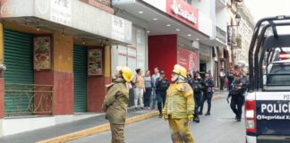 Calle Carrillo Puerto fue cerrada por fuerte olor a gas. #Xalapa