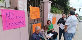 Trabajadores de la Delegación Regional de la SEV protestaron y tomaron instalaciones para exigir cese de irregularidades