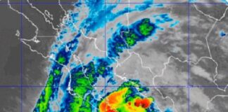 Huracán Norma toca tierra en Baja California Sur