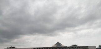 Día nublado impide a Xalapeños ver eclipse solar.