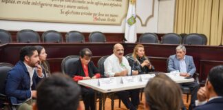 Recibe Ricardo Ahued a estudiantes de la Universidad Anáhuac .