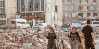 La mujer y los conflictos armados .