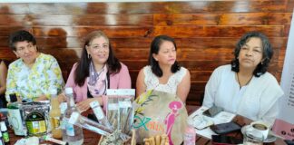 Festival Alternativo de Salud en Xallitic con mujeres medicina.