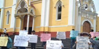 Estudiantes del Tecnológico de Zongolica exigen destitución del director.