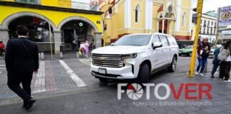 Apenas lo nombran encargado y hace gala de influyentismo y abuso del poder.