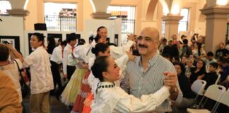 Homenaje a Cri-Cri en Palacio Municipal de Xalapa.