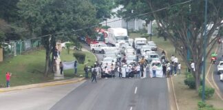 Colectivos de búsqueda colapsan Xalapa y cierran acceso a Veracruz