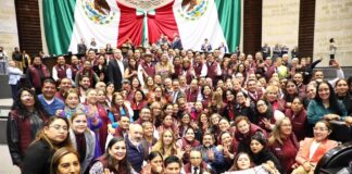 Entre agresiones y confrontación interna Morena y aliados aprueban PEF 2024 sin fondo para Acapulco .