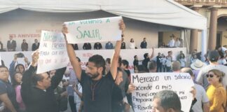 #Veracruz: Se manifiestan maestros en pleno desfile y denuncian represión de Cuitlàhuac García.