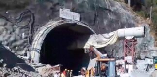 Mas de cien rescatistas trabajan por 40 obreros atrapados en la India