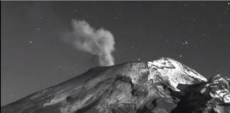 Captan extrañas luces en el Popocatépetl .