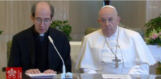 Papa preside ceremonia litúrgica desde la Casa de Santa Marta, por inflamación de pulmón.