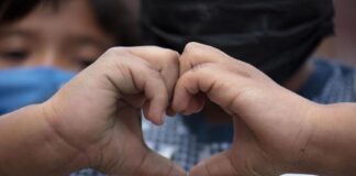 Cómo hablar con tus hijos e hijas sobre el discurso de odio .